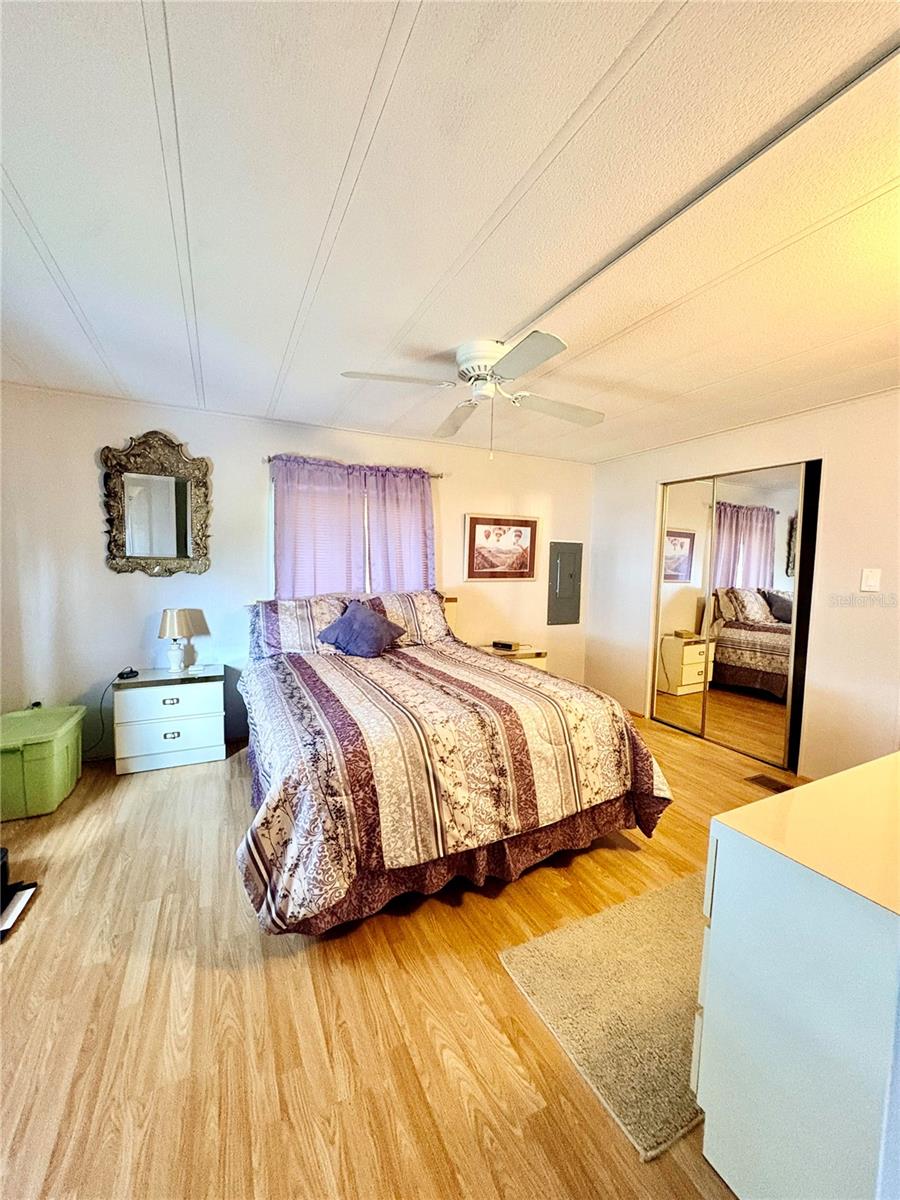 Image 21 of 33 For 3049 Longview Lane