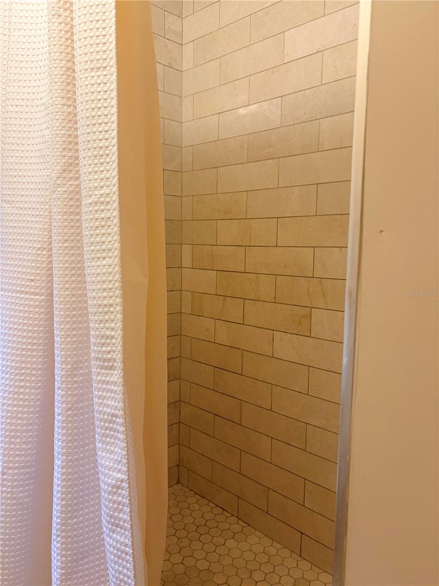 Image 25 of 33 For 3049 Longview Lane