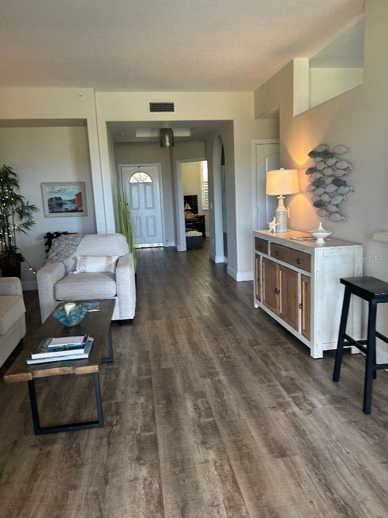 Image 6 of 30 For 940 Cooper Street 302