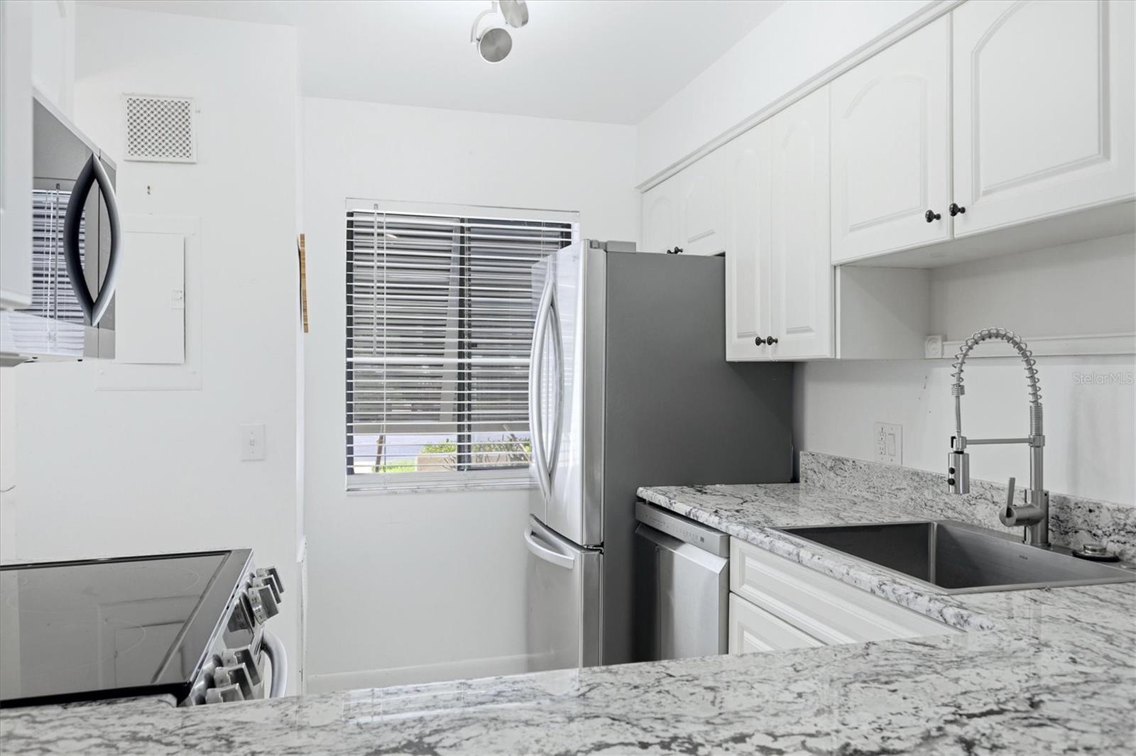 Image 11 of 25 For 4528 Longwater  35