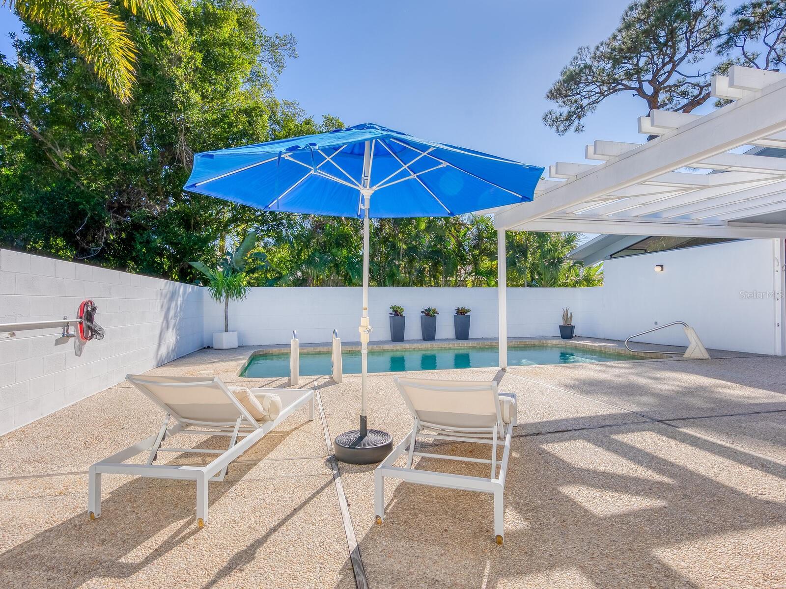 Image 31 of 71 For 820 Whitfield Avenue