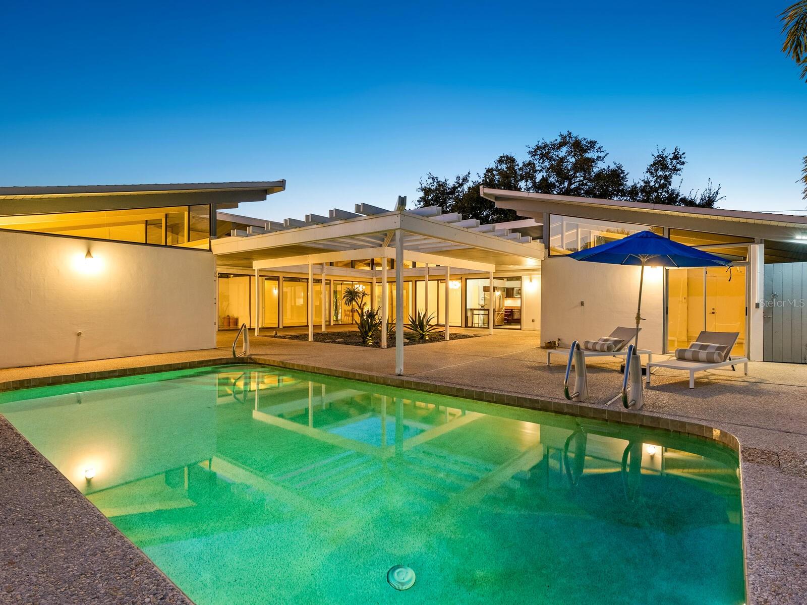 Image 52 of 71 For 820 Whitfield Avenue