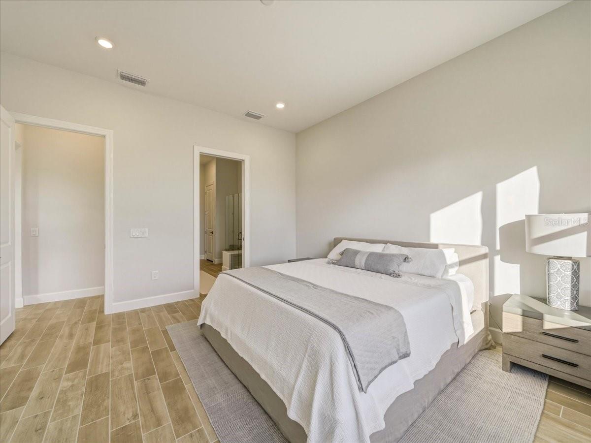 Image 22 of 59 For 6013 Silver Grass Court