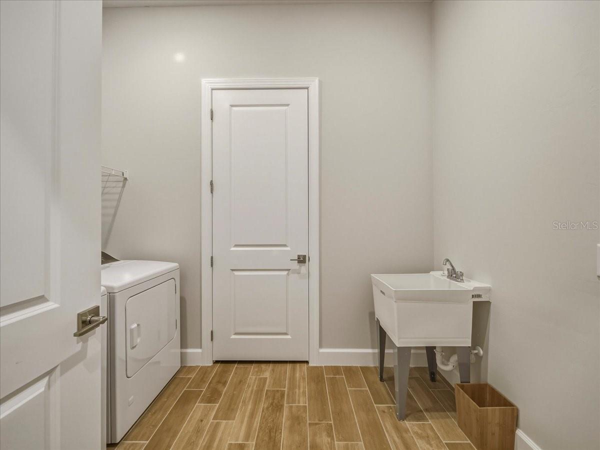 Image 33 of 59 For 6013 Silver Grass Court