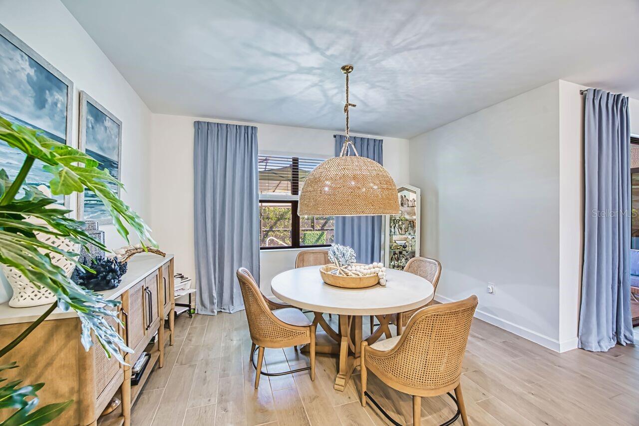 Image 18 of 49 For 10903 Timber Creek Drive