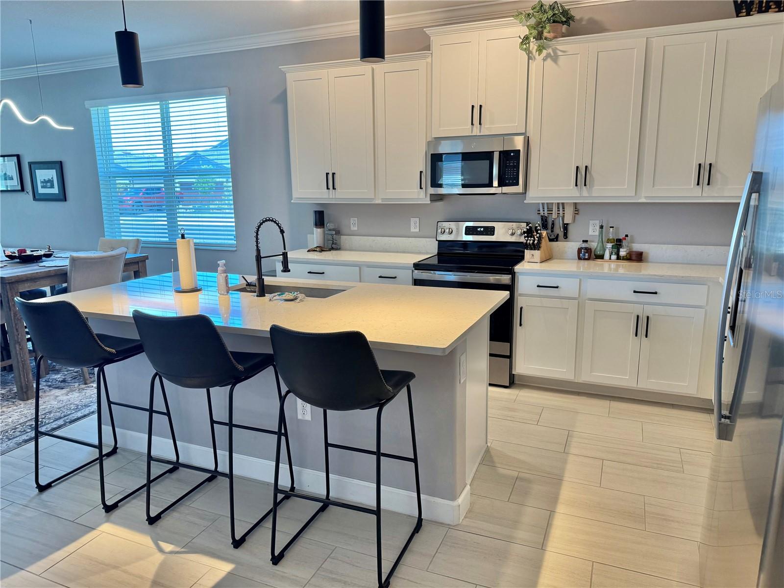 Image 10 of 55 For 12842 Lily Quartz Loop