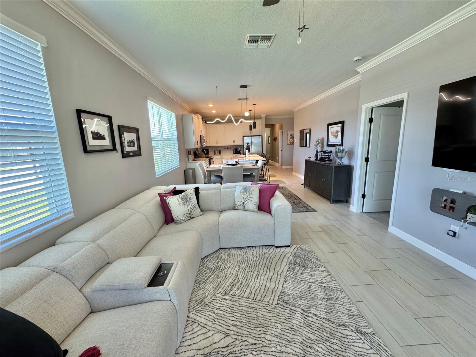 Image 13 of 55 For 12842 Lily Quartz Loop