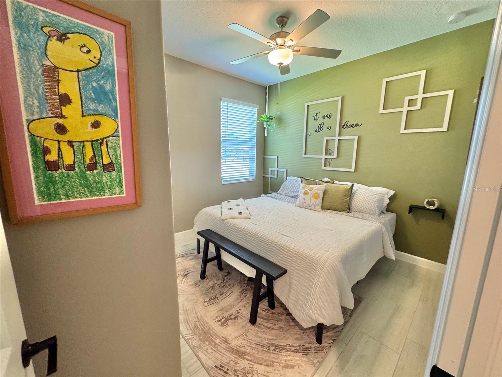 Image 17 of 55 For 12842 Lily Quartz Loop