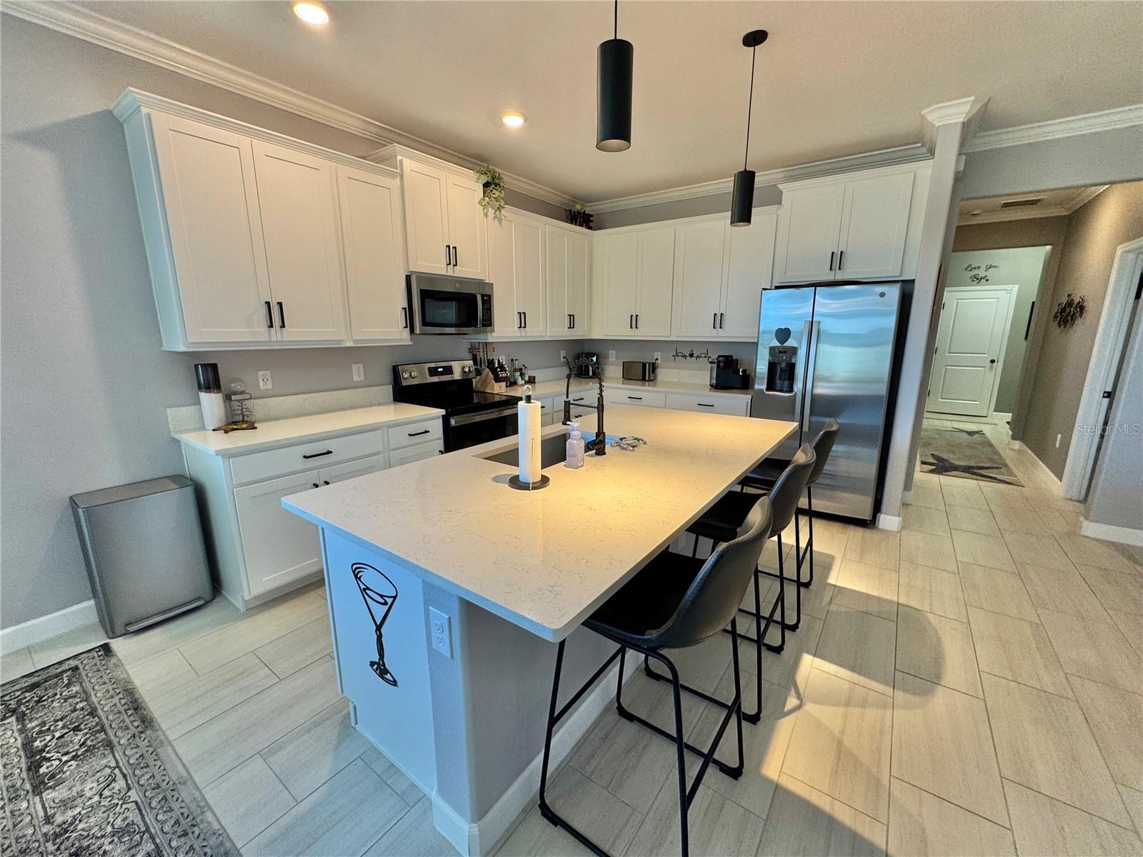 Image 23 of 55 For 12842 Lily Quartz Loop