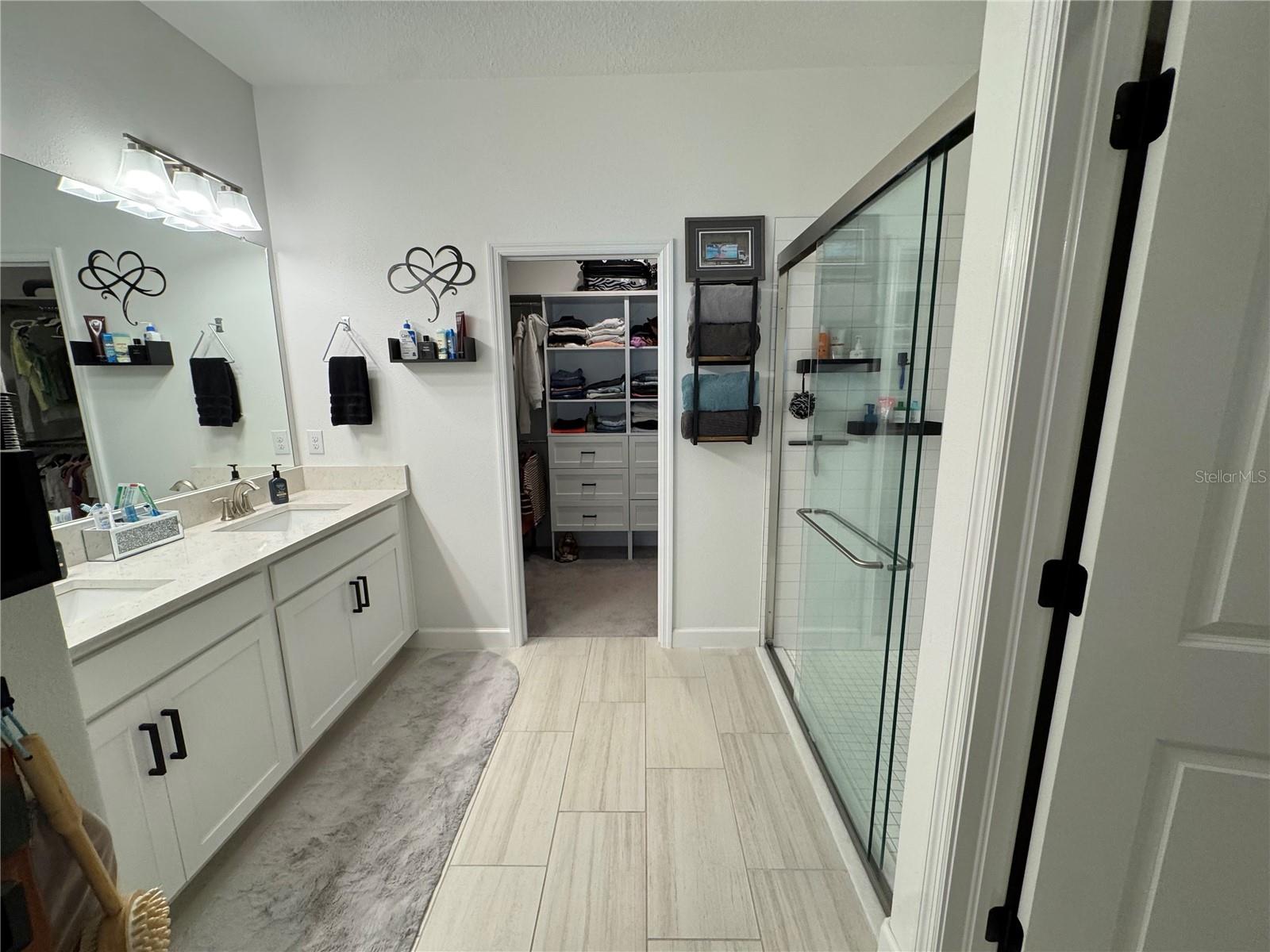 Image 24 of 55 For 12842 Lily Quartz Loop