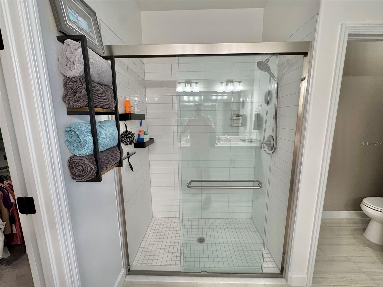 Image 26 of 55 For 12842 Lily Quartz Loop