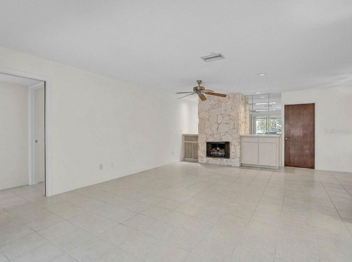 Image 23 of 64 For 3842 Torrey Pines Way