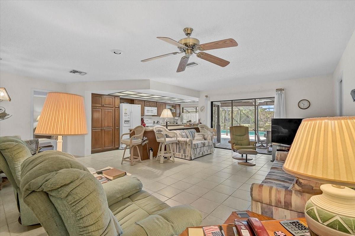 Image 27 of 64 For 3842 Torrey Pines Way