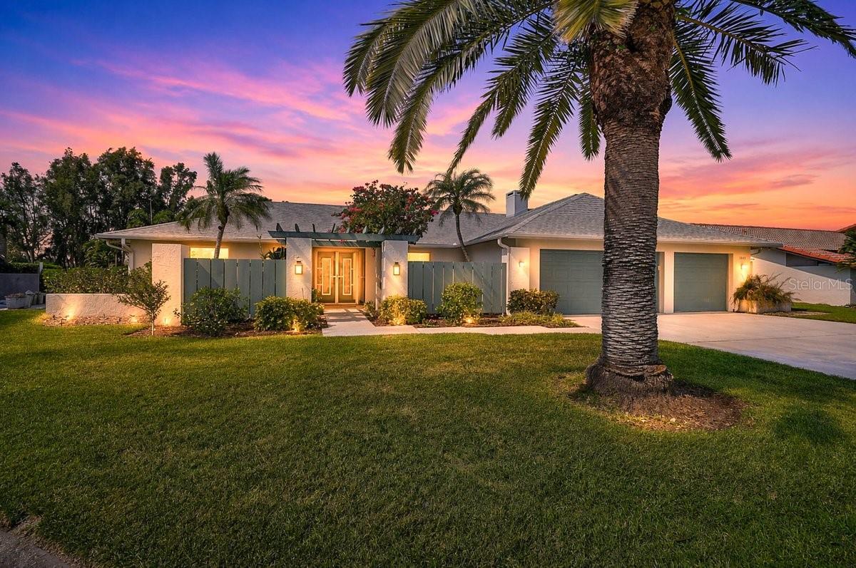 Image 3 of 64 For 3842 Torrey Pines Way