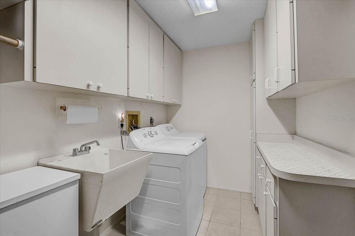 Image 38 of 64 For 3842 Torrey Pines Way