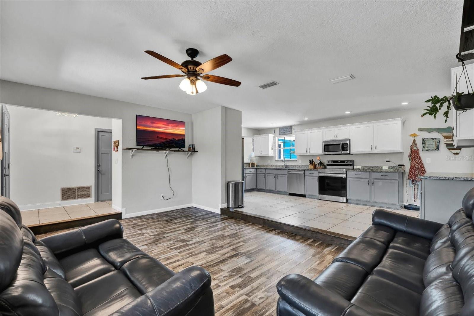 Image 16 of 46 For 245 Country Circle Drive E