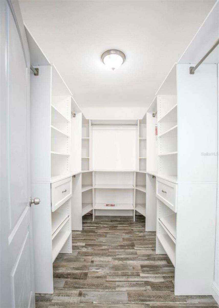 Image 20 of 46 For 245 Country Circle Drive E