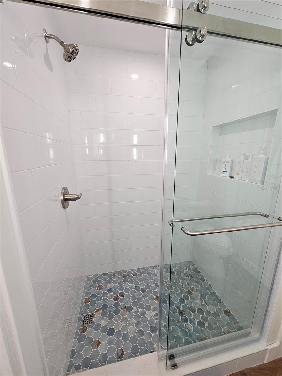 Image 12 of 19 For 51 Mac Ewen Drive 14