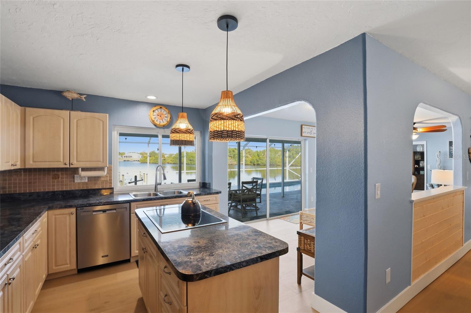 Image 17 of 50 For 414 Spring Lake Boulevard Nw