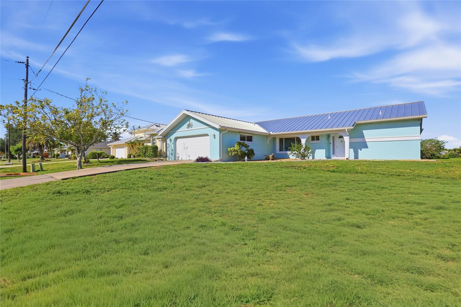 Image 3 of 50 For 414 Spring Lake Boulevard Nw