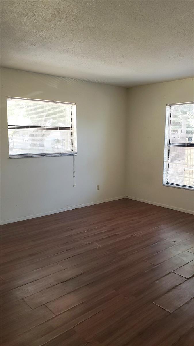 Image 4 of 9 For 708 26th Avenue W