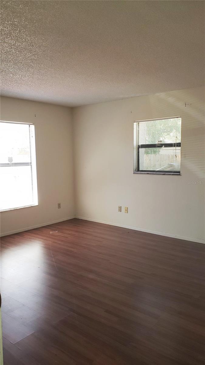 Image 5 of 9 For 708 26th Avenue W