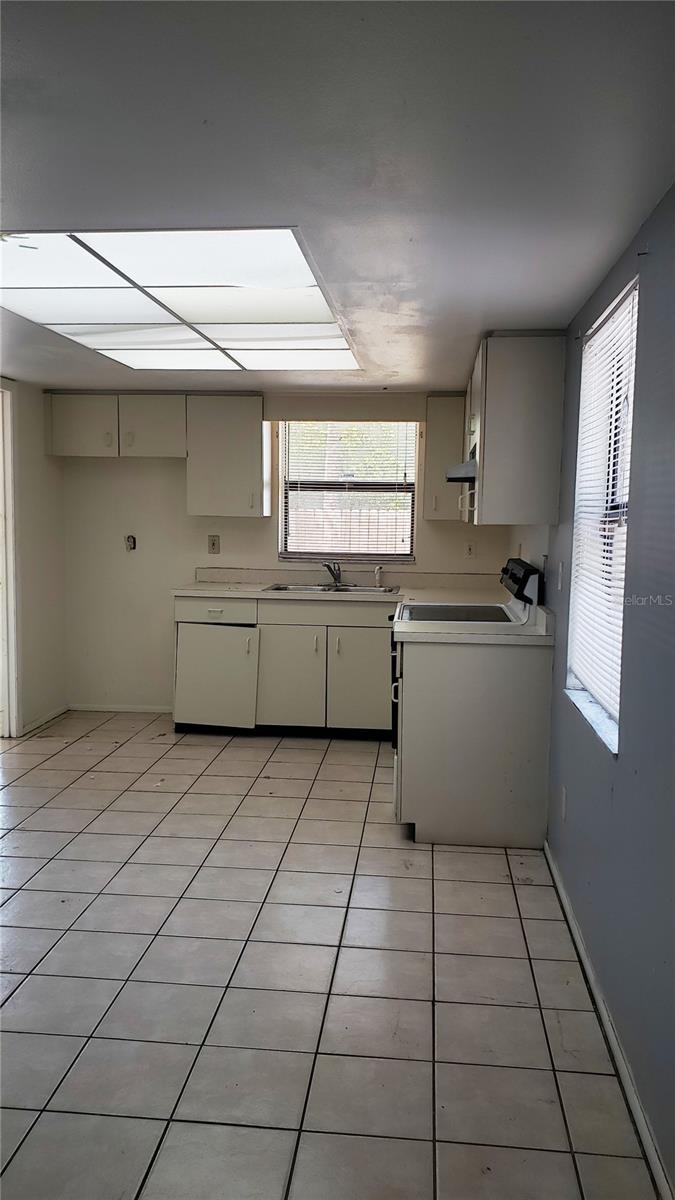 Image 7 of 9 For 708 26th Avenue W