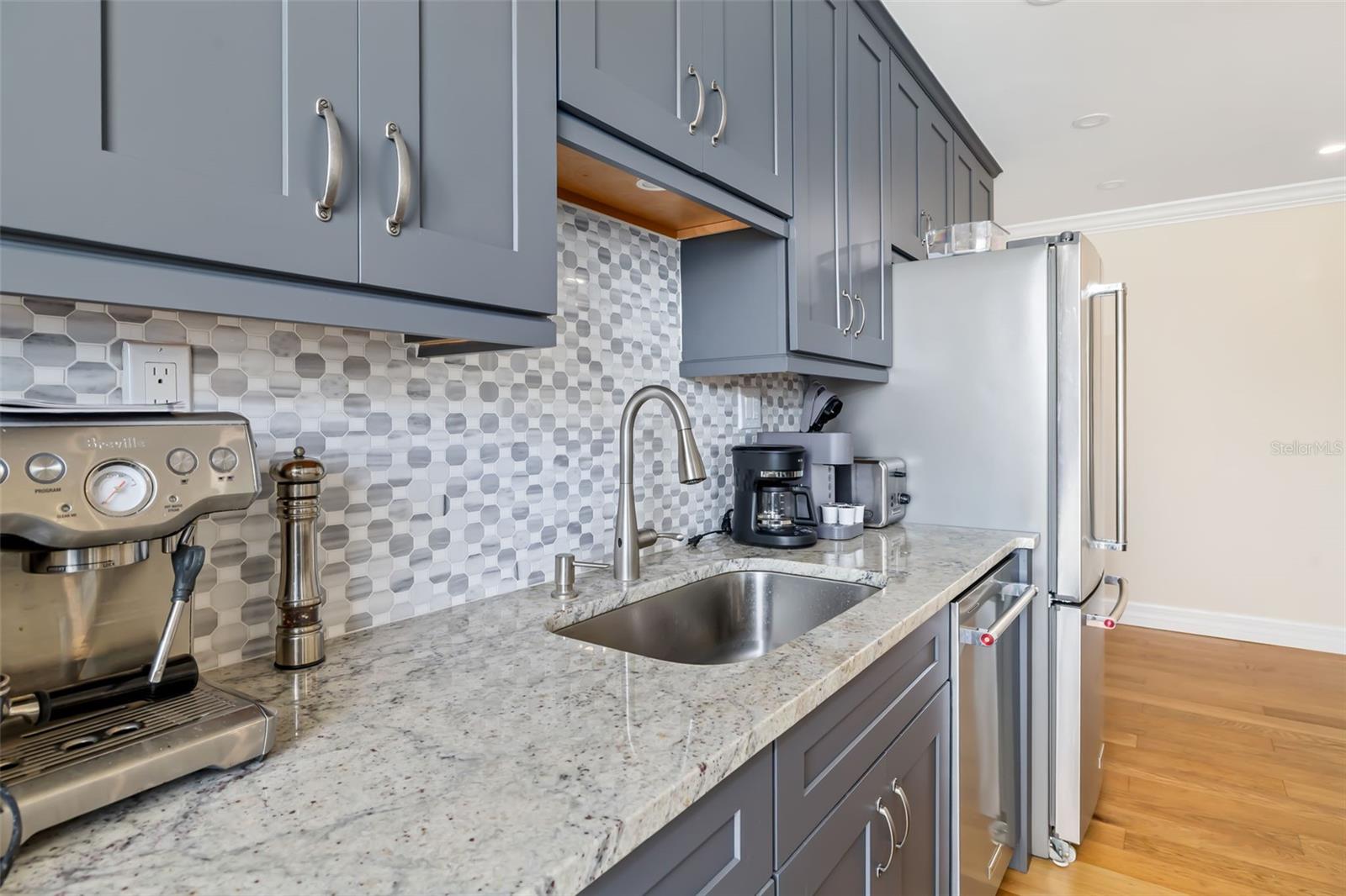 Image 15 of 98 For 763 John Ringling Boulevard 22