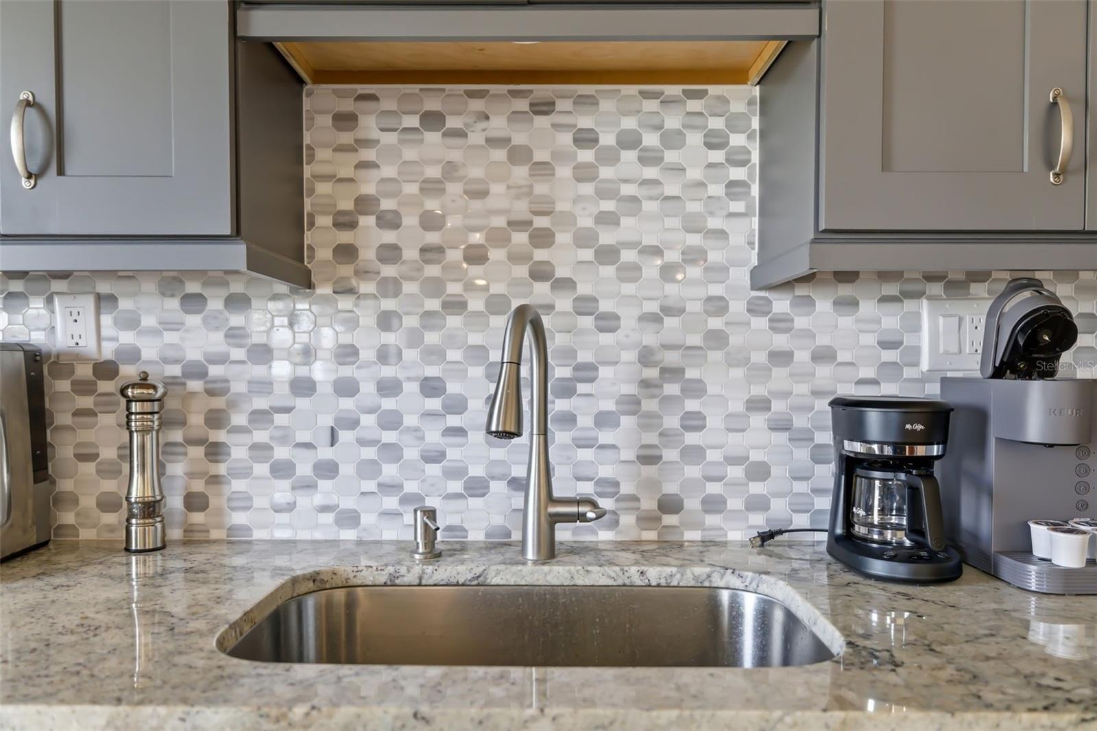 Image 18 of 98 For 763 John Ringling Boulevard 22