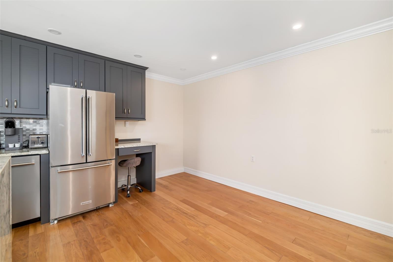 Image 19 of 98 For 763 John Ringling Boulevard 22