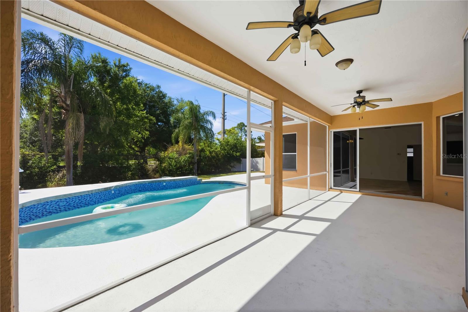 Image 19 of 79 For 562 Oak Bay Drive