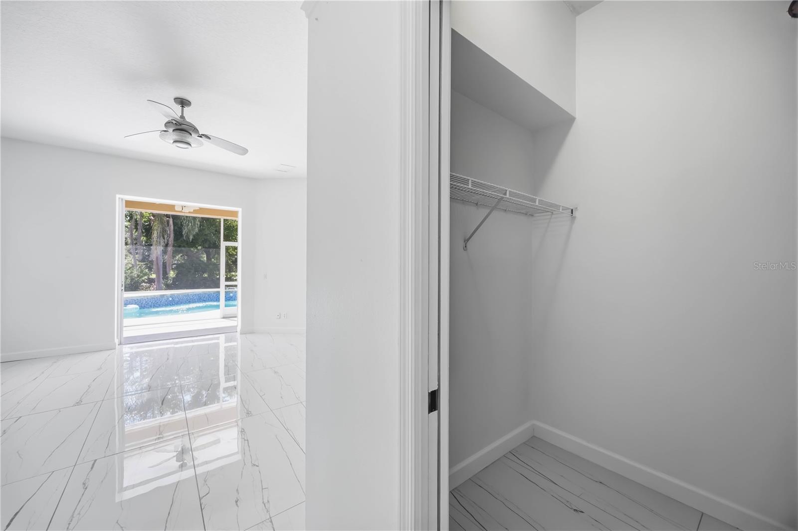 Image 21 of 79 For 562 Oak Bay Drive