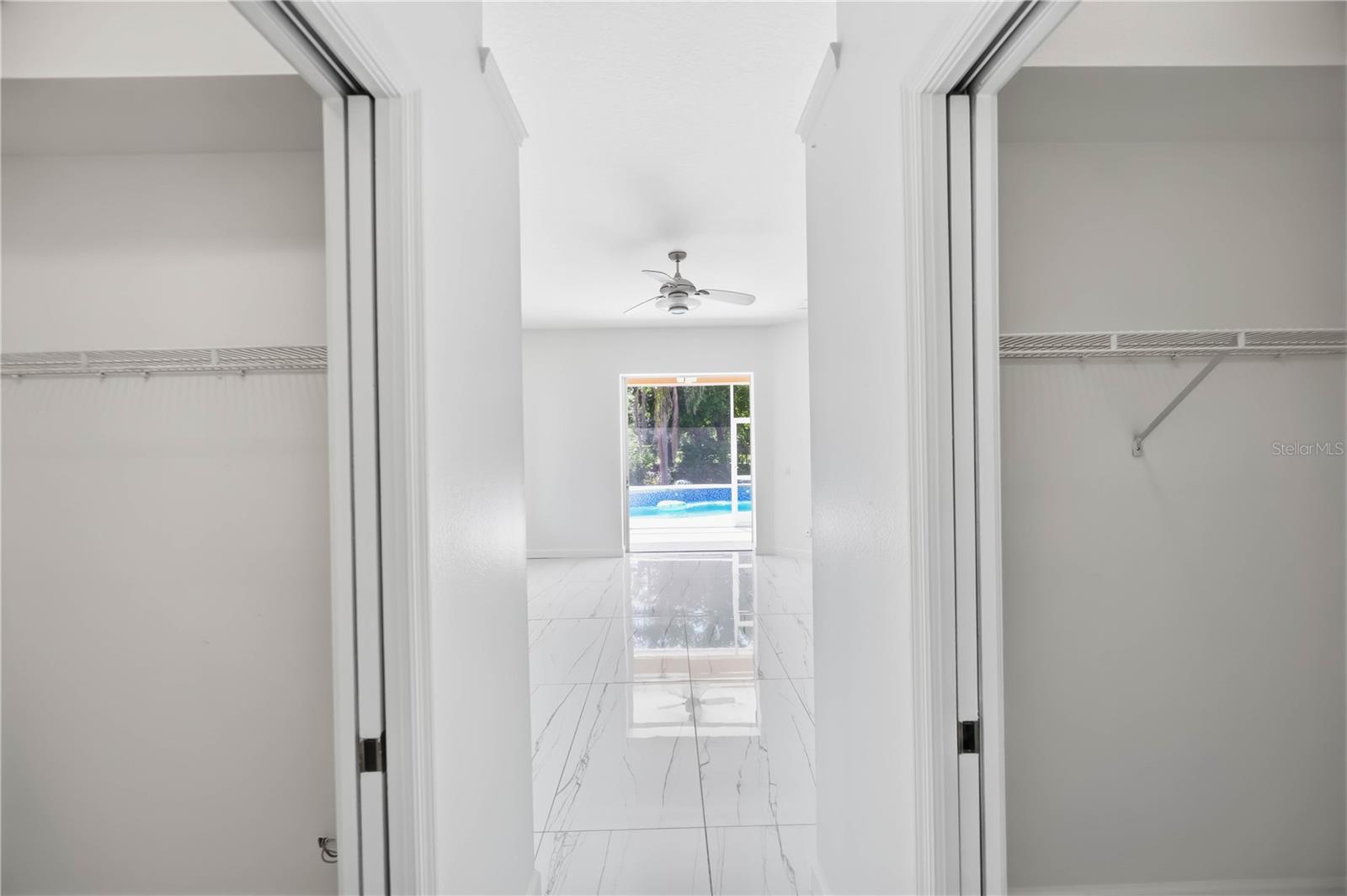 Image 23 of 79 For 562 Oak Bay Drive