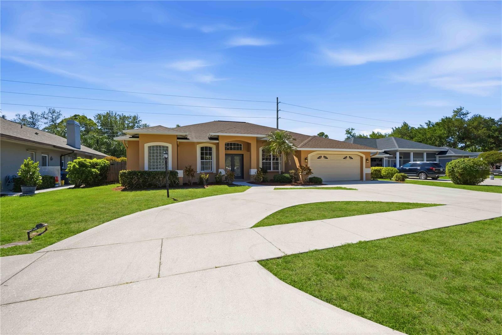 Image 3 of 79 For 562 Oak Bay Drive