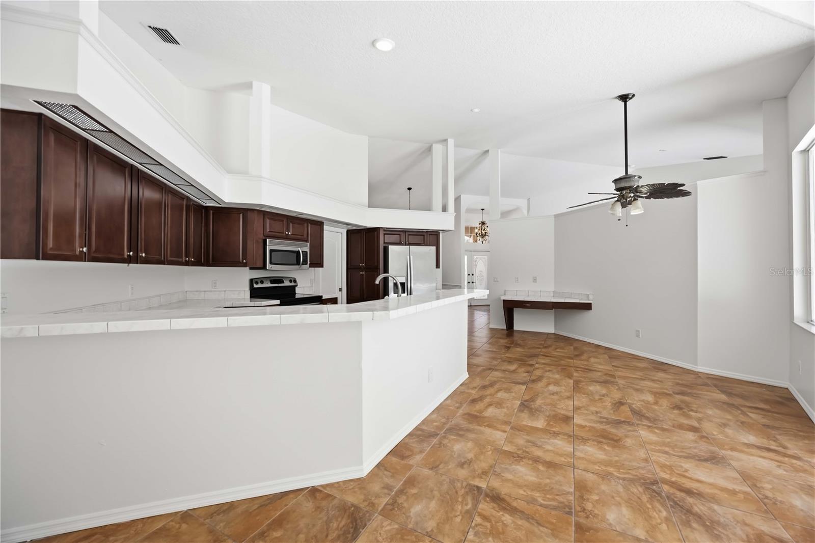 Image 33 of 79 For 562 Oak Bay Drive