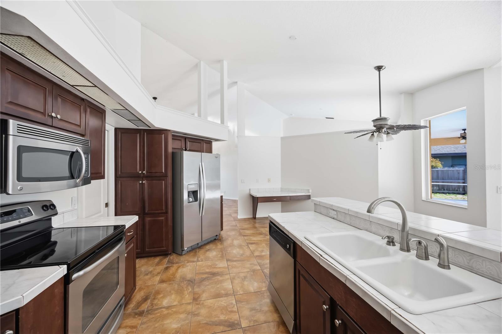 Image 34 of 79 For 562 Oak Bay Drive