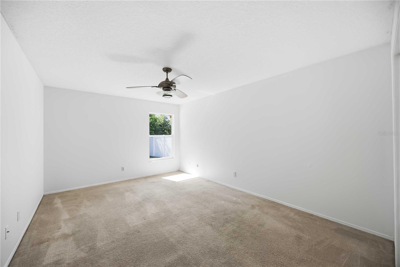 Image 41 of 79 For 562 Oak Bay Drive