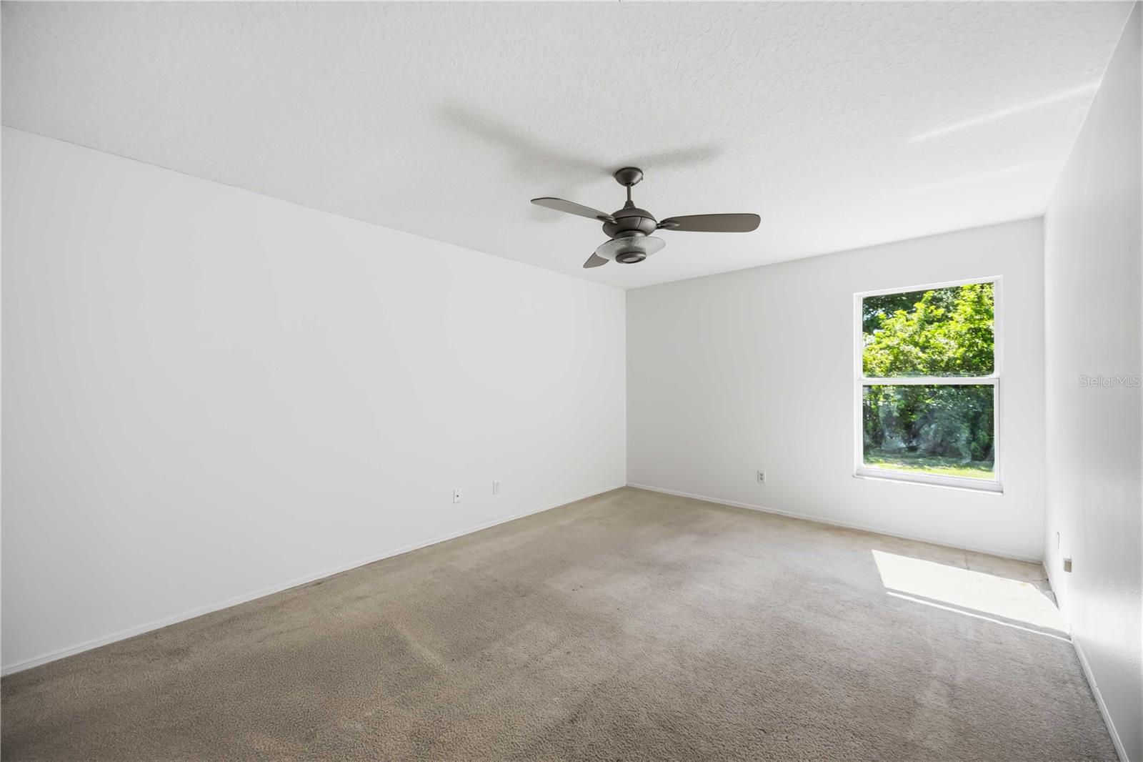 Image 42 of 79 For 562 Oak Bay Drive