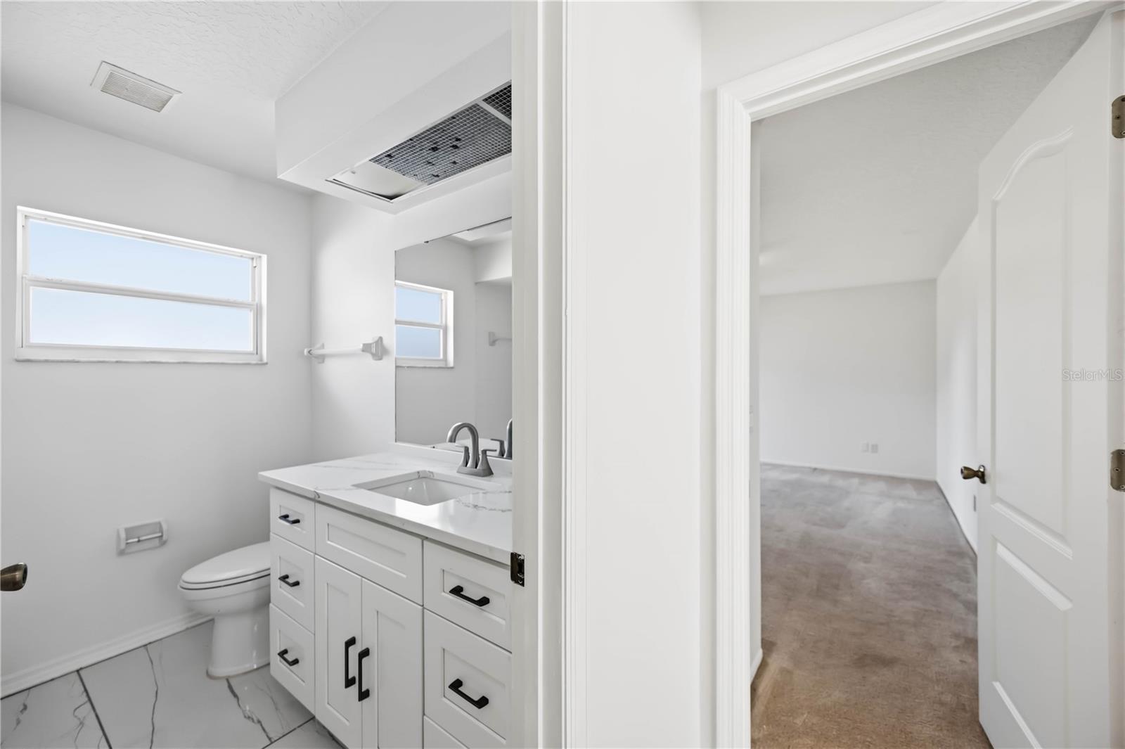 Image 44 of 79 For 562 Oak Bay Drive