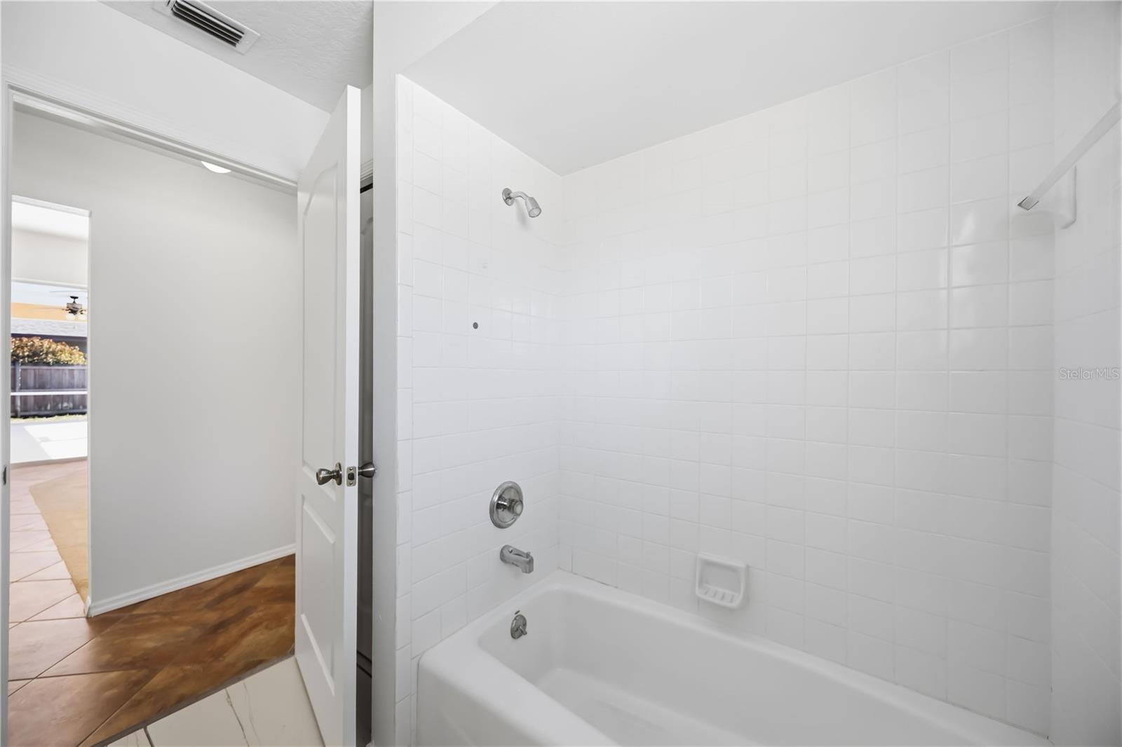 Image 46 of 79 For 562 Oak Bay Drive