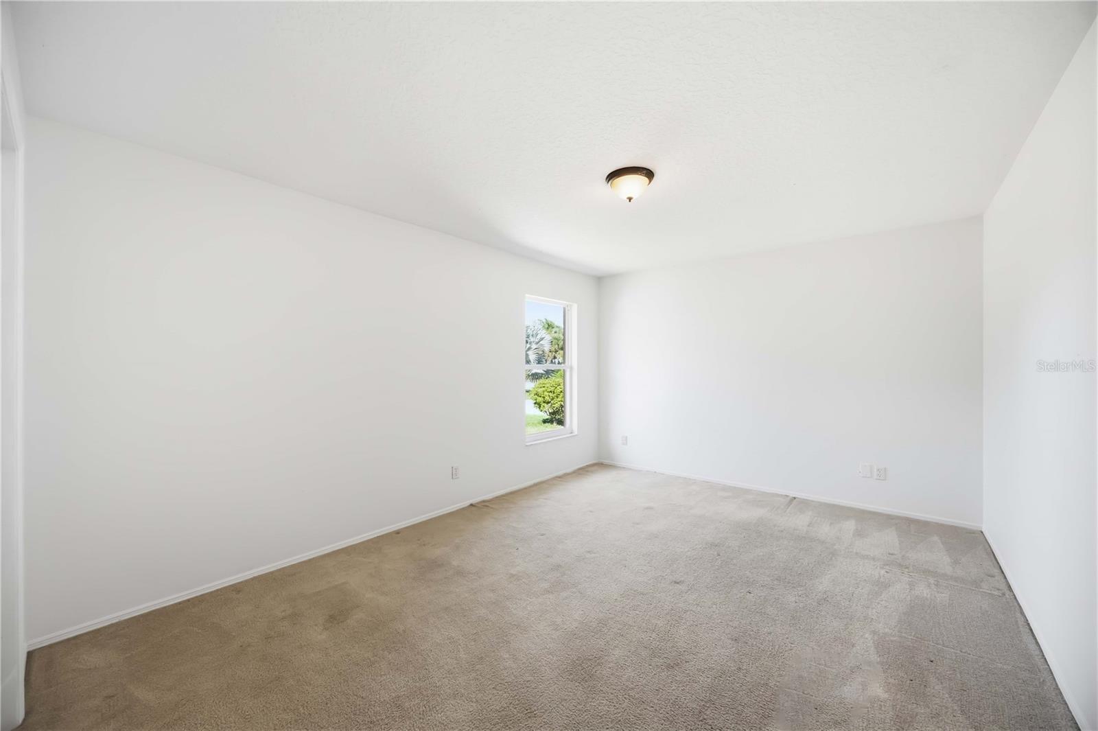 Image 47 of 79 For 562 Oak Bay Drive