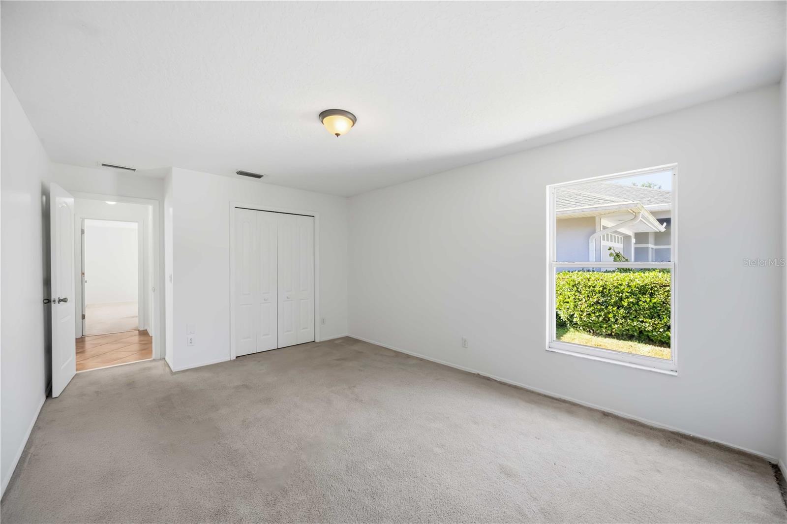 Image 48 of 79 For 562 Oak Bay Drive