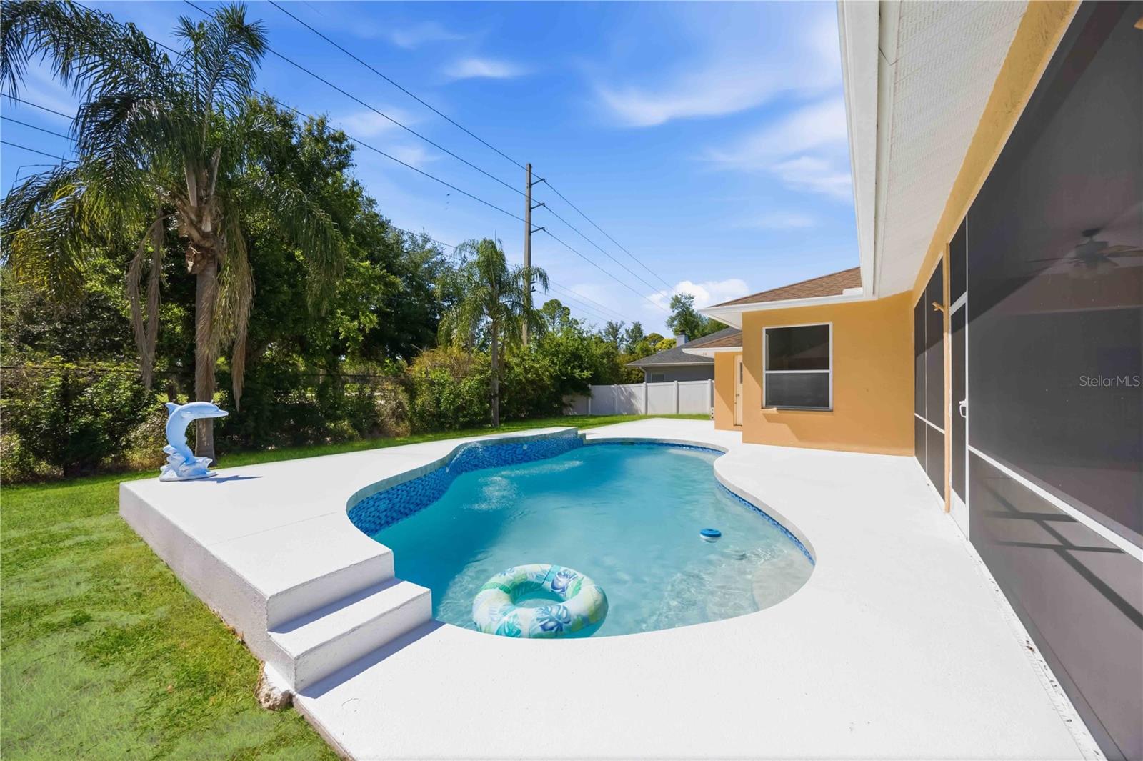 Image 52 of 79 For 562 Oak Bay Drive