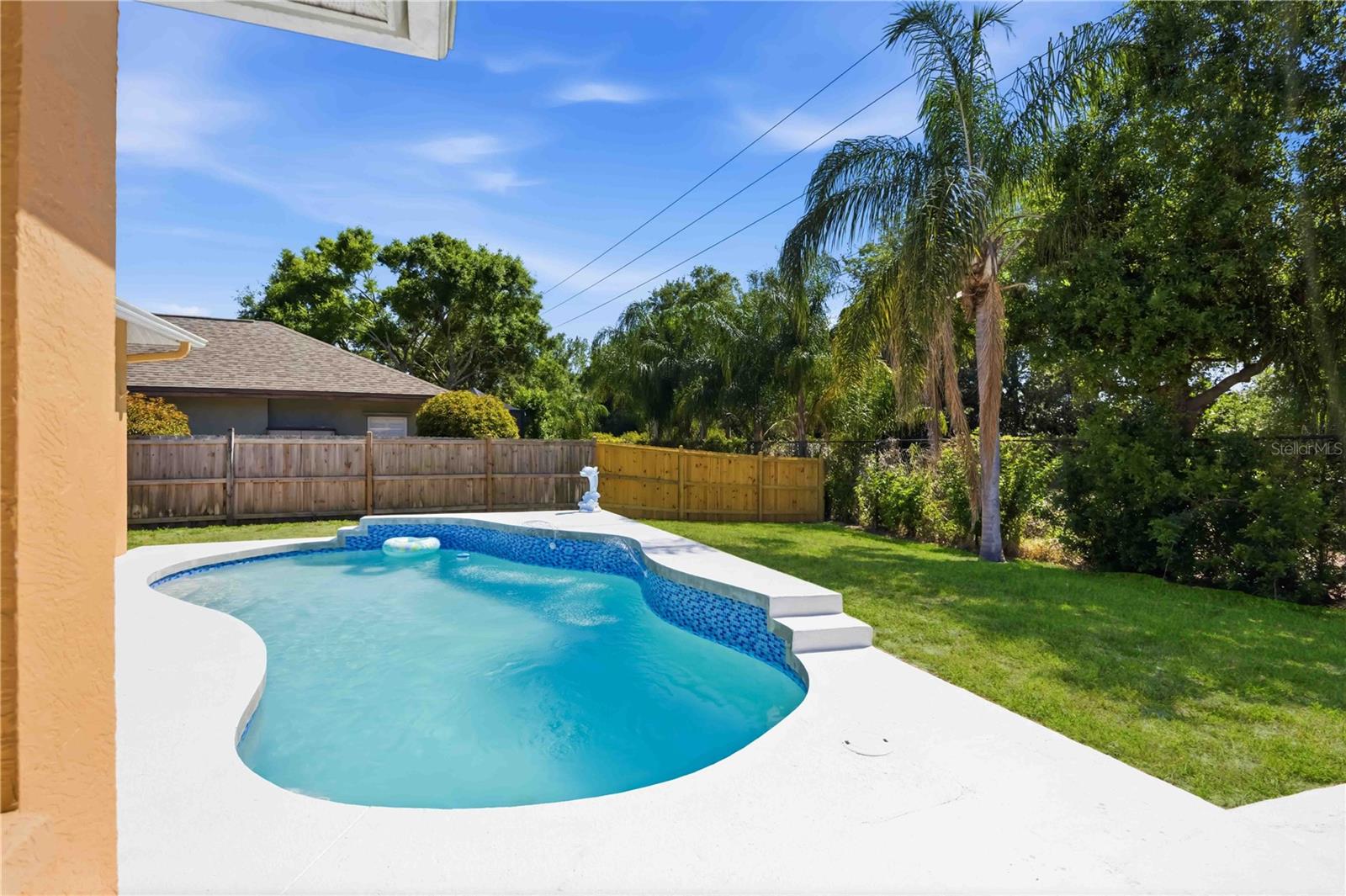 Image 54 of 79 For 562 Oak Bay Drive