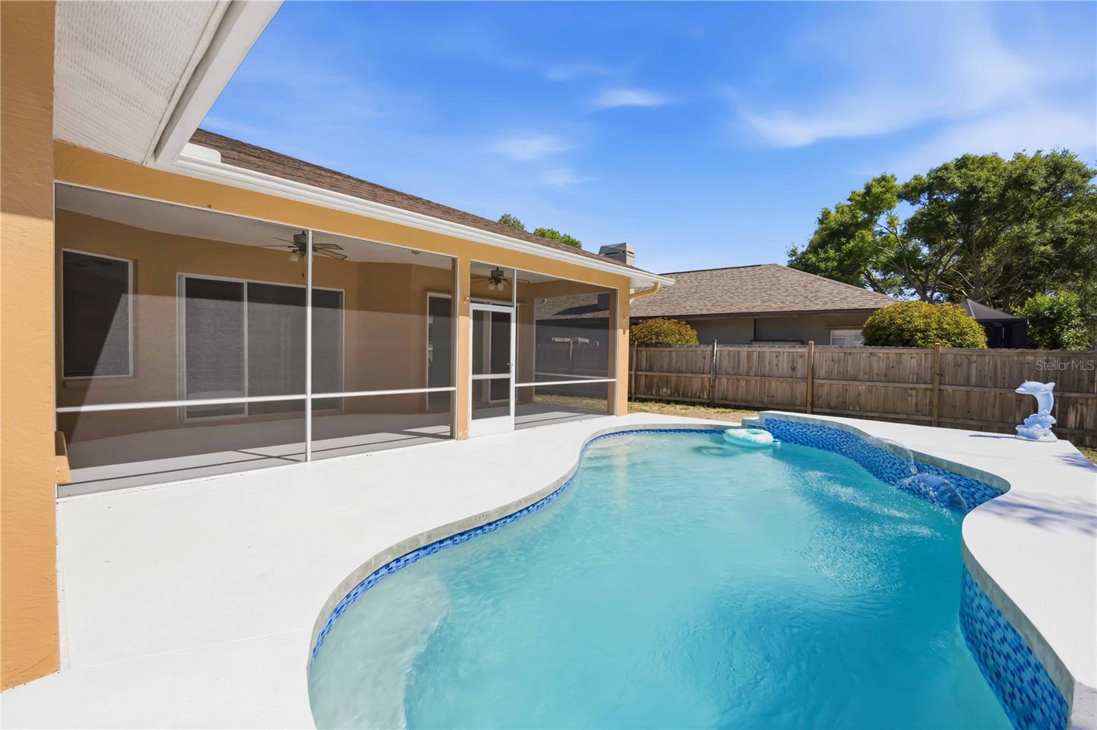 Image 55 of 79 For 562 Oak Bay Drive