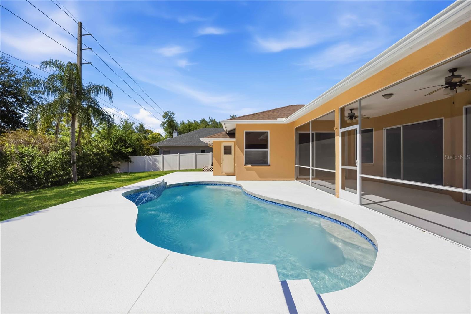 Image 57 of 79 For 562 Oak Bay Drive