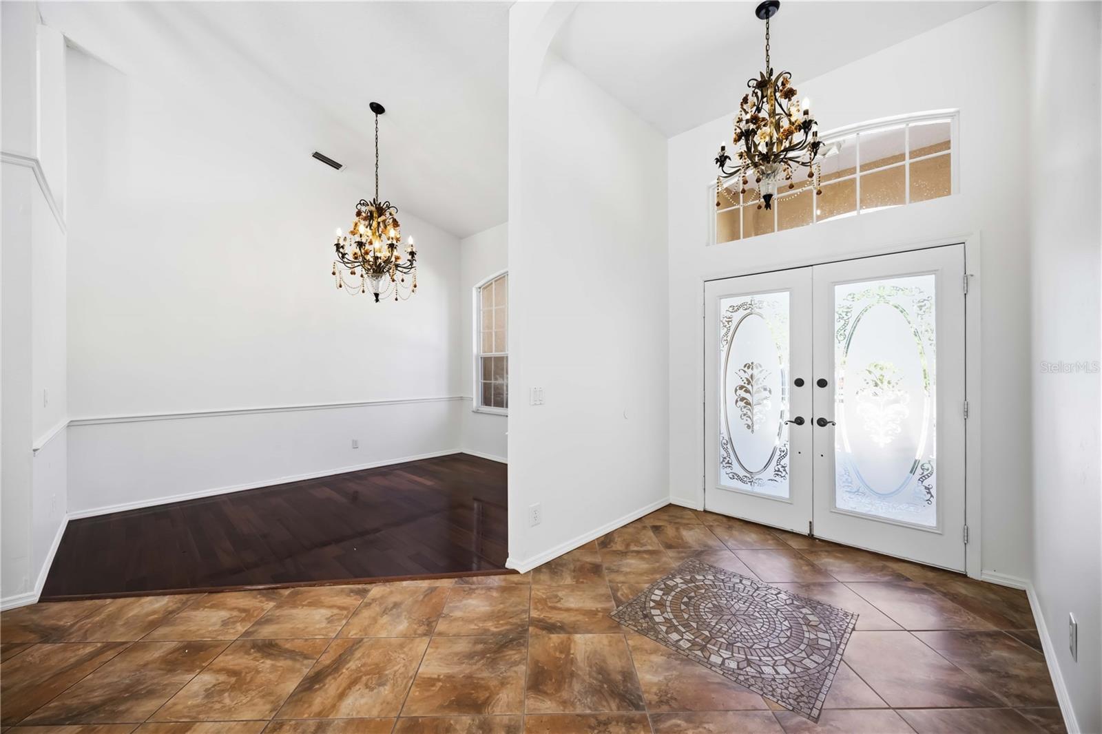 Image 6 of 79 For 562 Oak Bay Drive