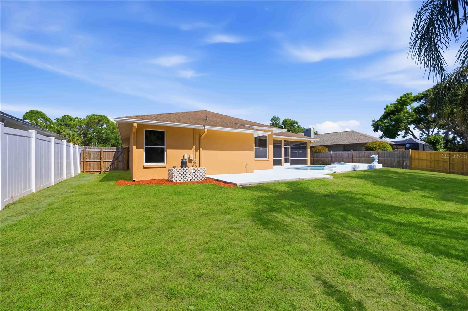 Image 63 of 79 For 562 Oak Bay Drive