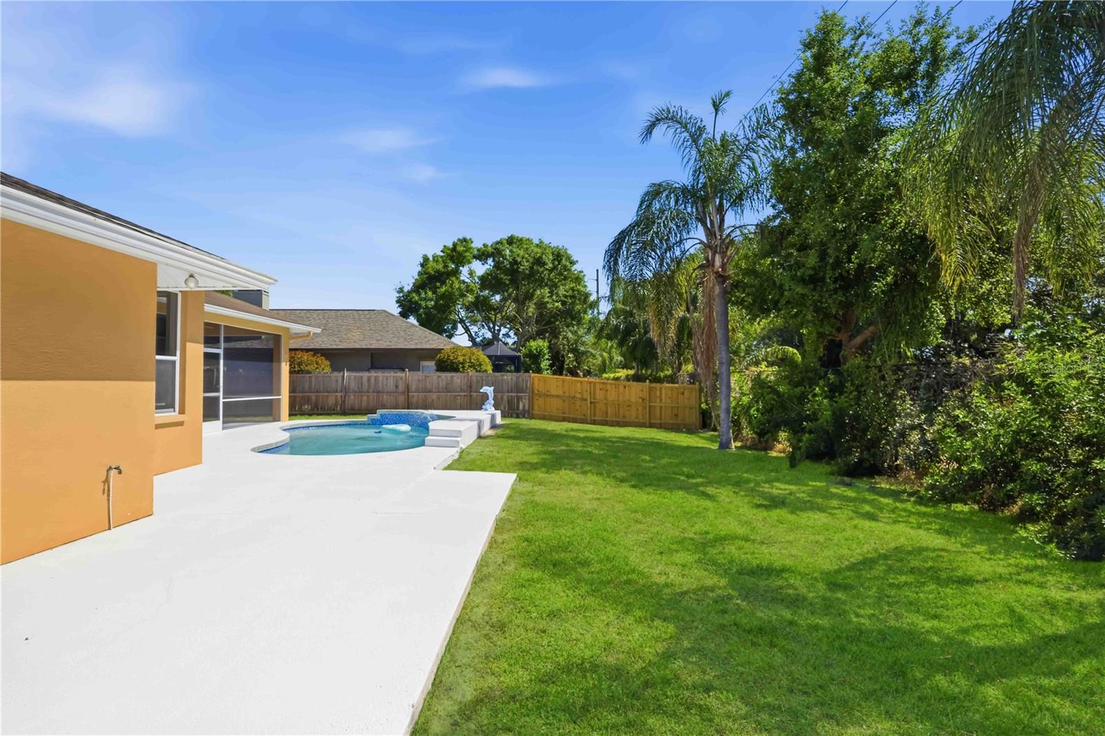 Image 64 of 79 For 562 Oak Bay Drive