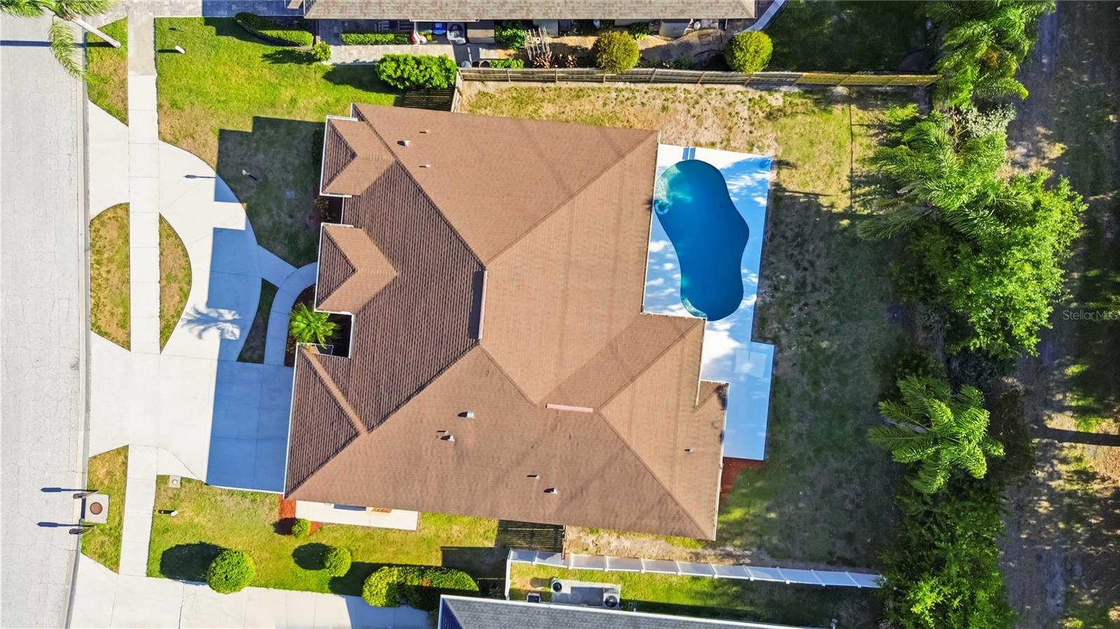 Image 71 of 79 For 562 Oak Bay Drive